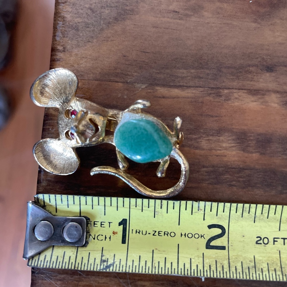 Vintage Gold Mouse Brooch with Green Stone Jewelry Women unique stylish - Picture 3 of 3
